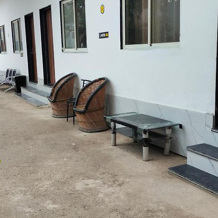 Maa Gayatri Dham Otel Vrindāvan Dış mekan fotoğraf
