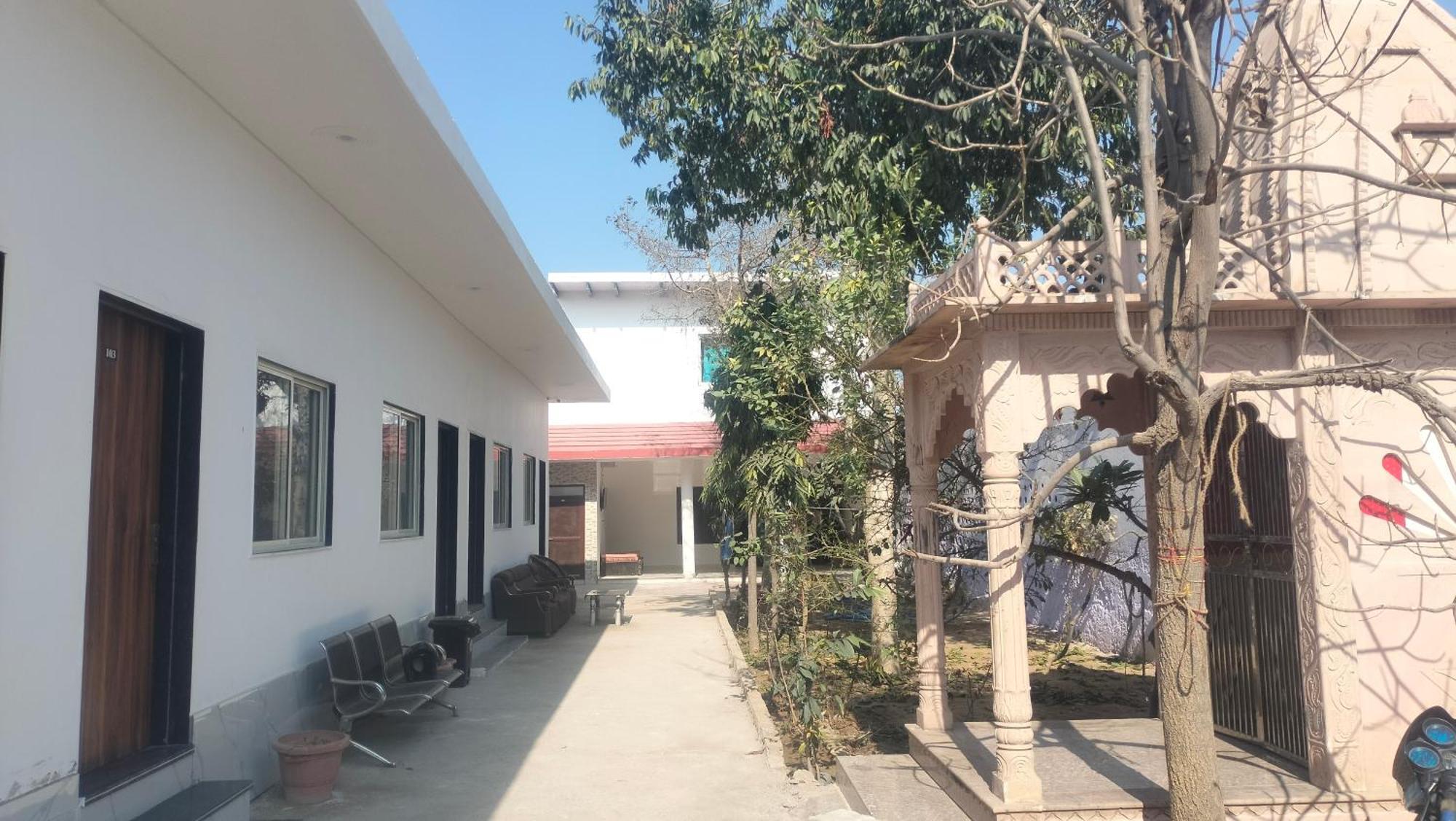 Maa Gayatri Dham Otel Vrindāvan Dış mekan fotoğraf