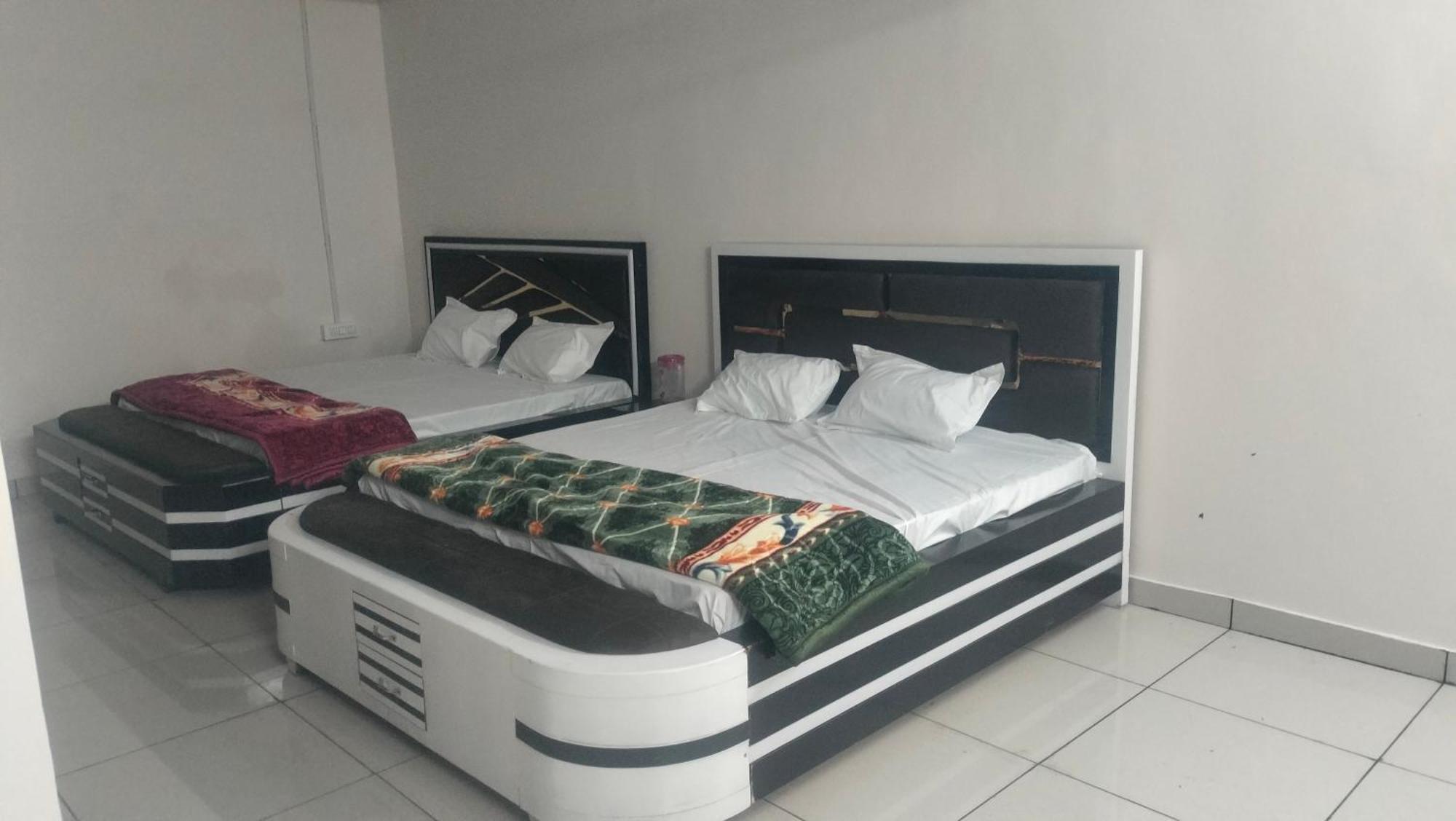 Maa Gayatri Dham Otel Vrindāvan Dış mekan fotoğraf