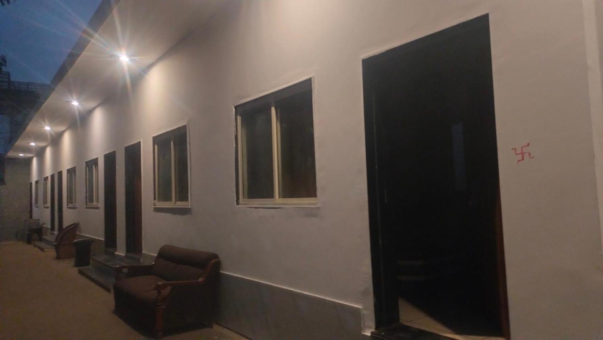 Maa Gayatri Dham Otel Vrindāvan Dış mekan fotoğraf