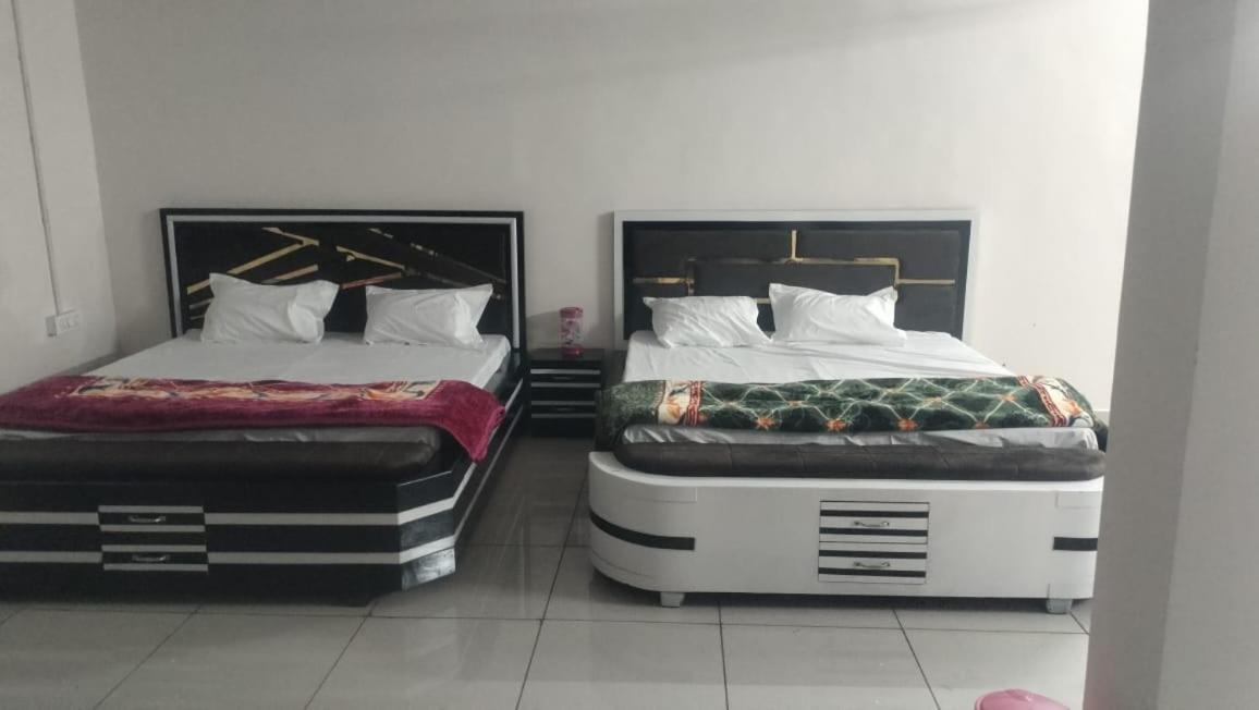 Maa Gayatri Dham Otel Vrindāvan Dış mekan fotoğraf