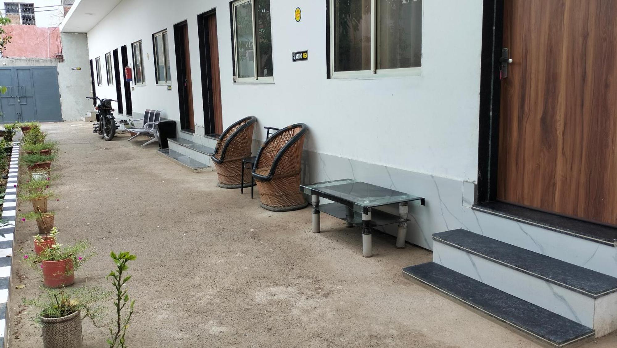 Maa Gayatri Dham Otel Vrindāvan Dış mekan fotoğraf