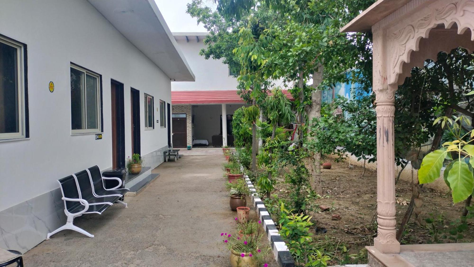 Maa Gayatri Dham Otel Vrindāvan Dış mekan fotoğraf