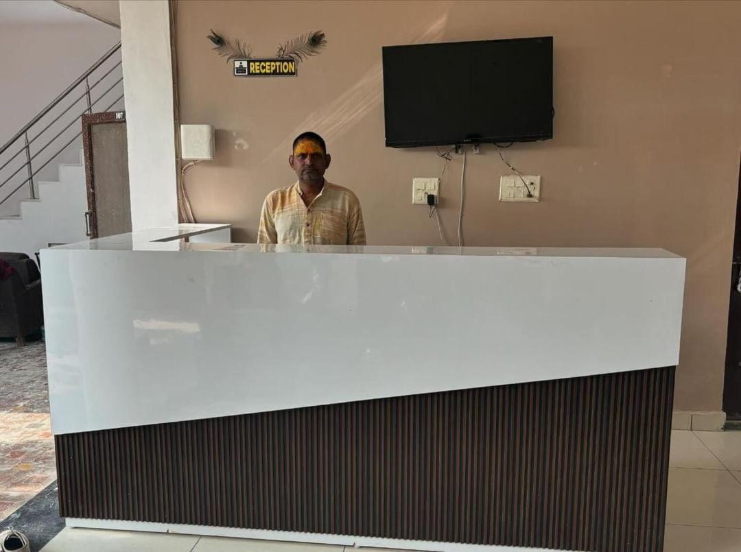 Maa Gayatri Dham Otel Vrindāvan Dış mekan fotoğraf