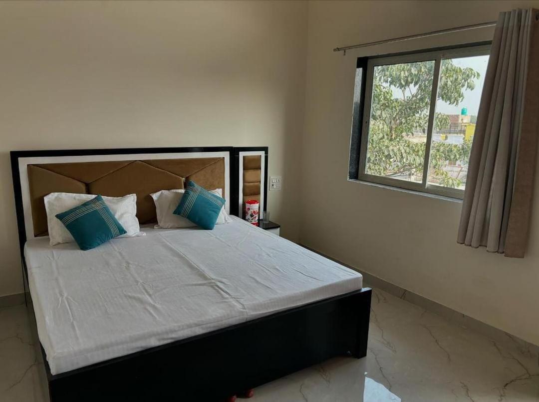 Maa Gayatri Dham Otel Vrindāvan Dış mekan fotoğraf