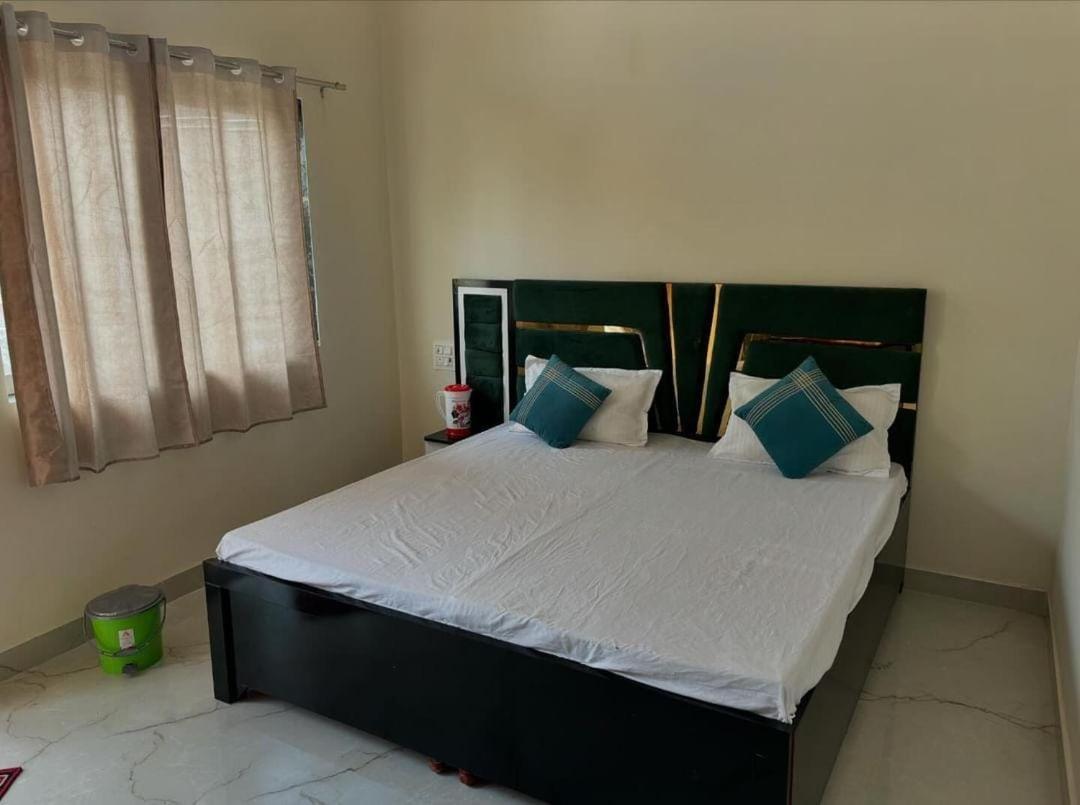 Maa Gayatri Dham Otel Vrindāvan Dış mekan fotoğraf