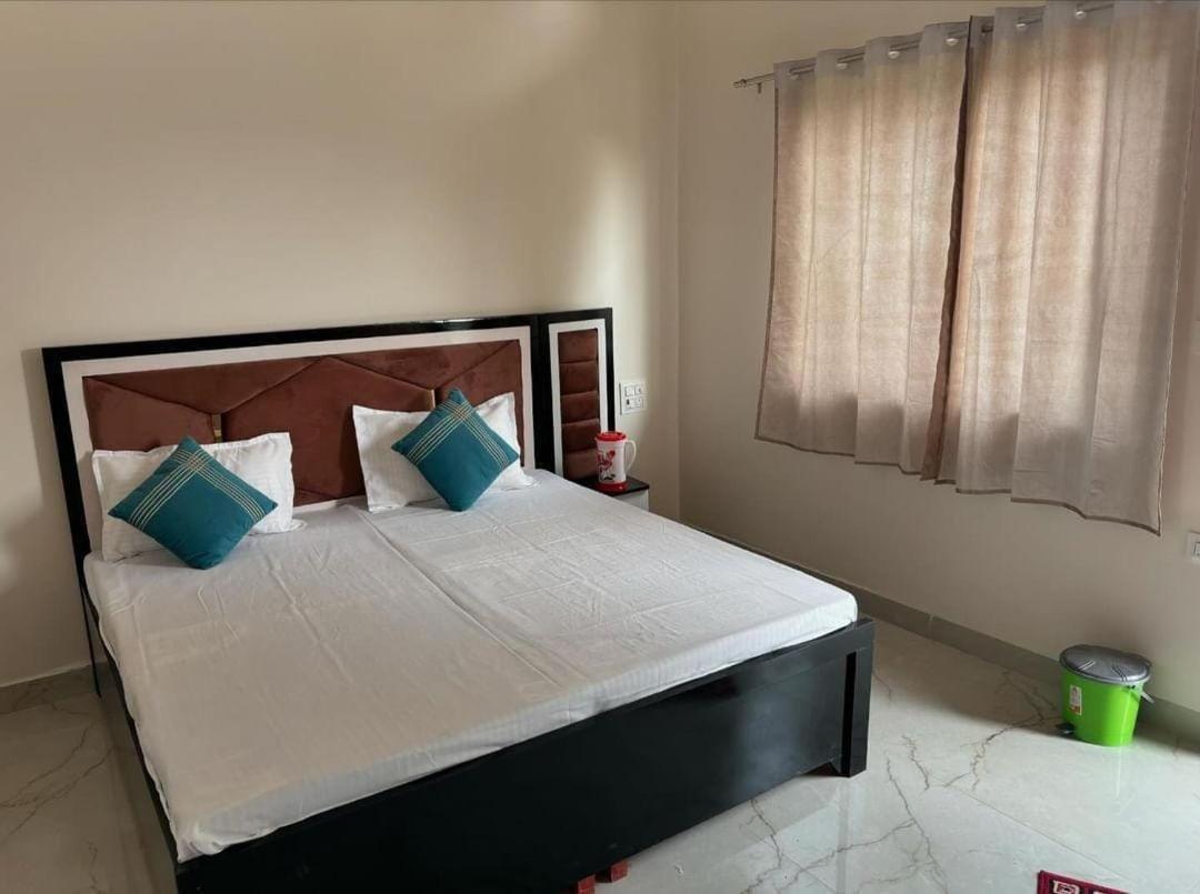 Maa Gayatri Dham Otel Vrindāvan Dış mekan fotoğraf