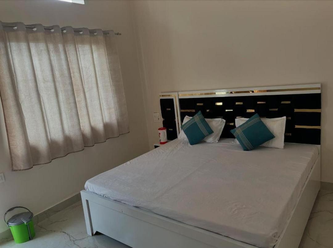 Maa Gayatri Dham Otel Vrindāvan Dış mekan fotoğraf
